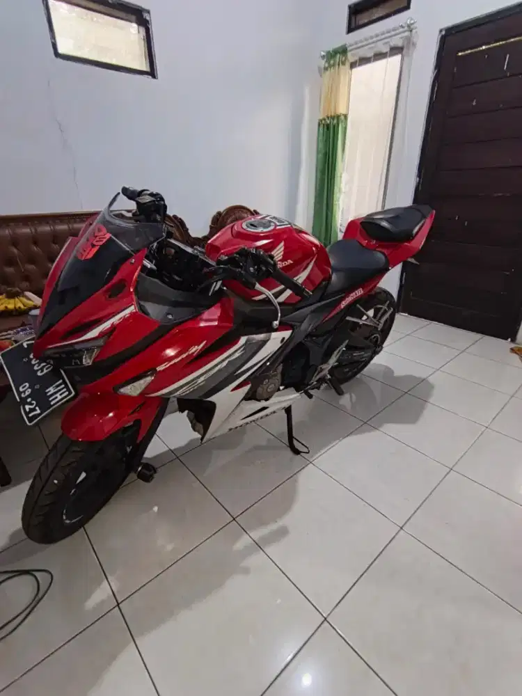 CBR 150R K45G Full orian Pajak hidup Mesin bagus