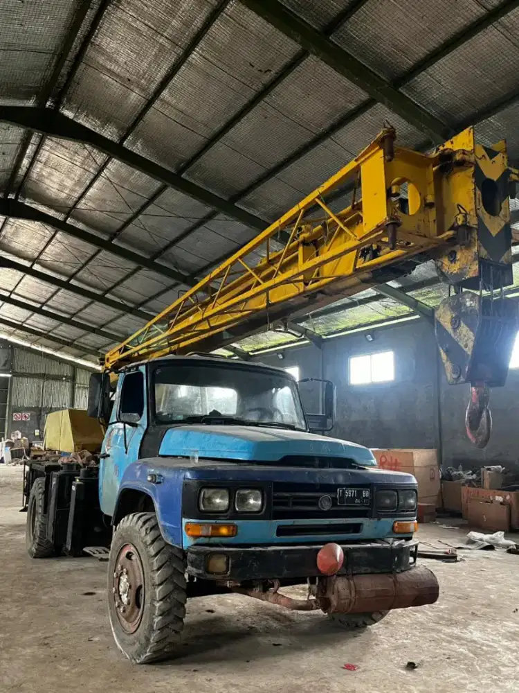 Truck crane capasitas 8 ton