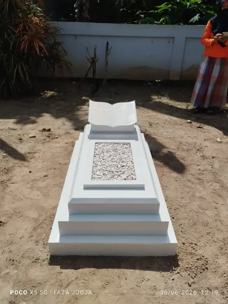 KIJING MAKAM GRANIT TILE
