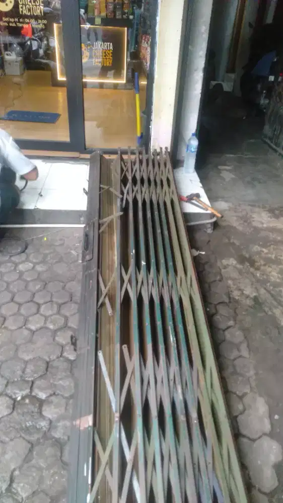 tukang spesialis rolling door folding gate termurah