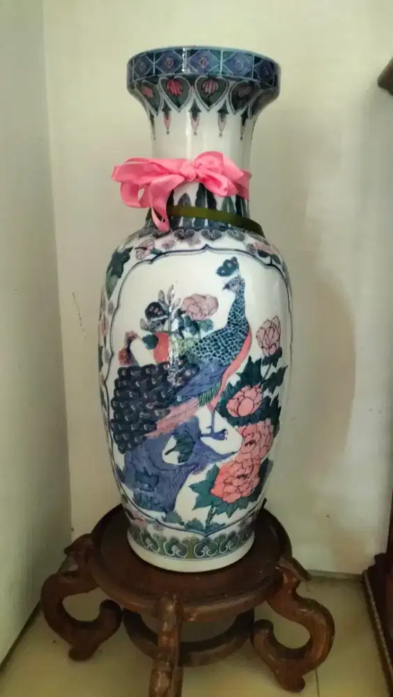 Guci gambar burung merak