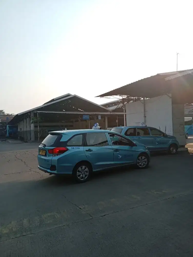 Driver taksi bandara Bluebird