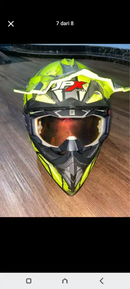 Helm full face hijau stabilo