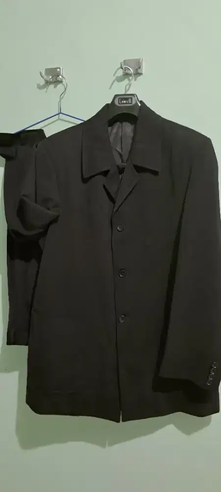 Stelan Jas warna hitam merk lawell