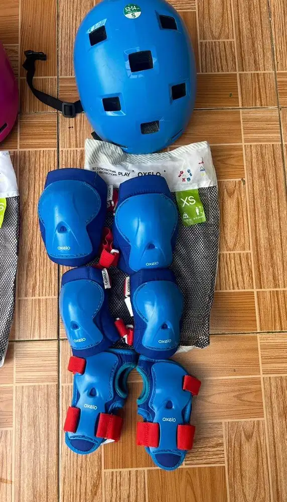OXELO Kids Helmet + 3-Piece Protective Gear Set Blue (XS)
