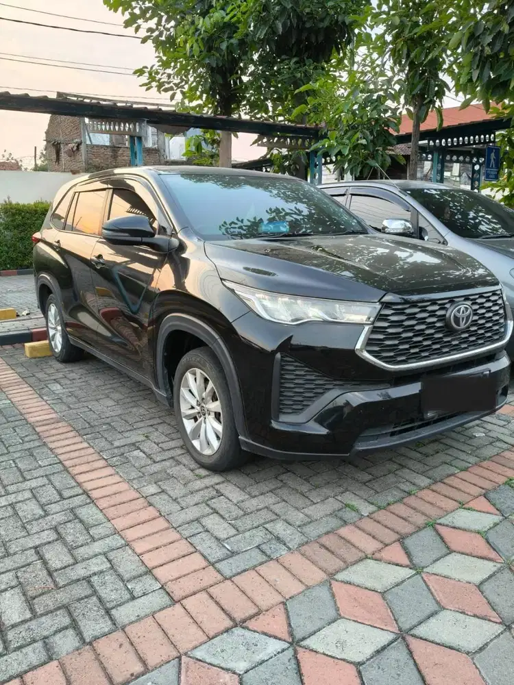 Dijual Kijang Innova Zenix Thn 2022 Type V Bensin (Kilometer Rendah)