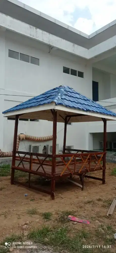 Gazibo dari kayu uoi