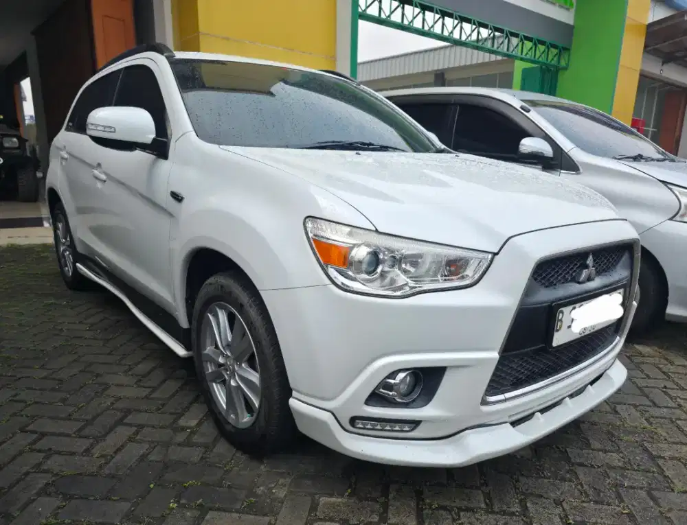 Dijual M. Outlander 2.0 GLX Manual 2013