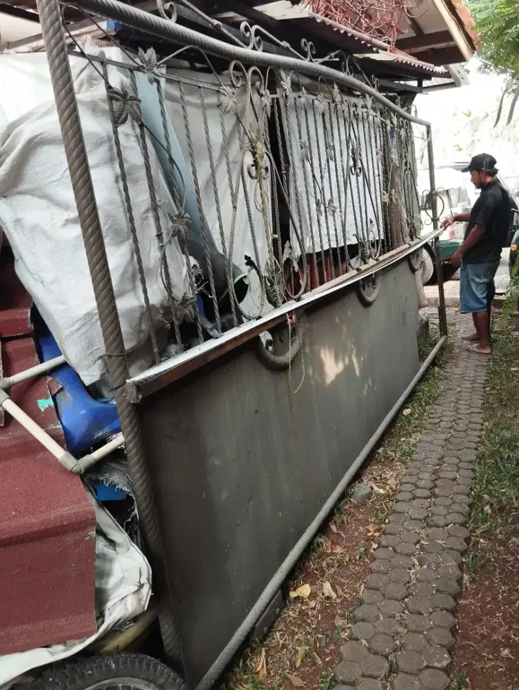 Pagar Besi Kokoh Tebal Pagar Panjang 4,3 m tinggi 1,94 m sdh dilepas