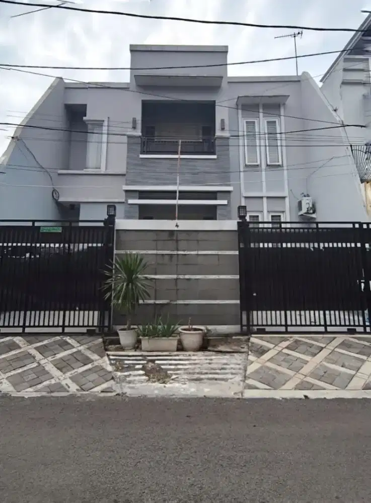 Dijual rumah semi furnish di Kayu Putih