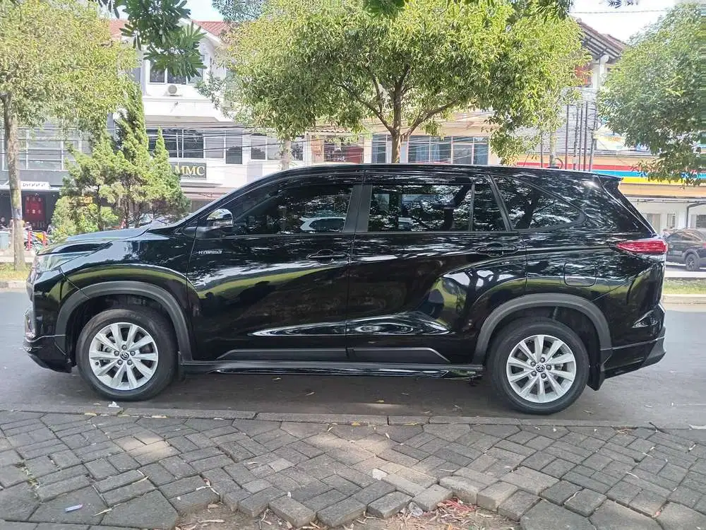 Toyota Kijang Innova 2023 Bensin