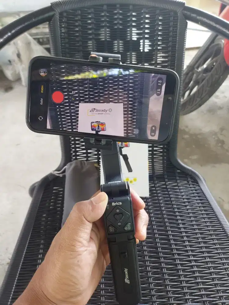 Gimbal atau holder hp merk B-steady