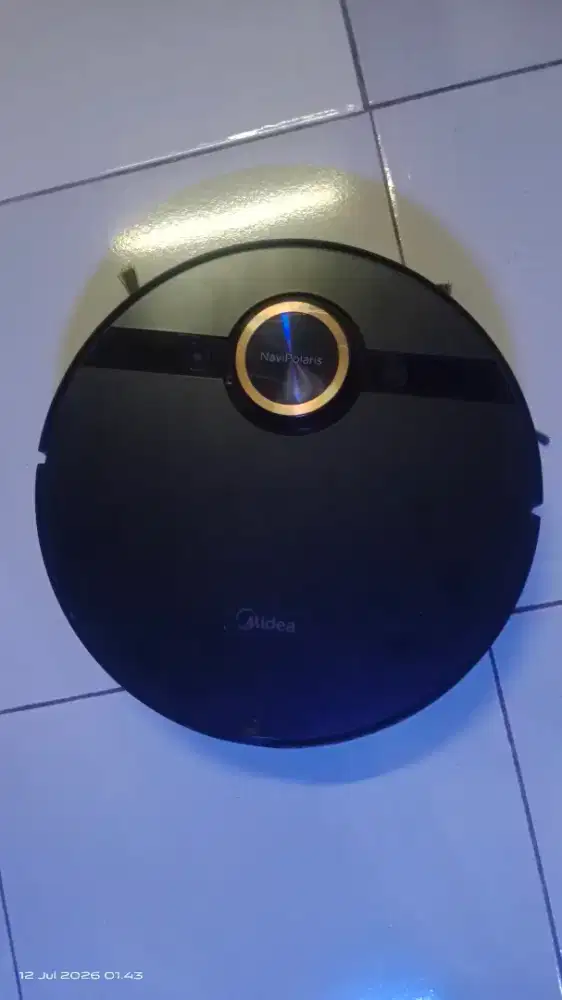 vacuum robot Midea M7 Pro berwarna hitam dengan navigasi LiDAR