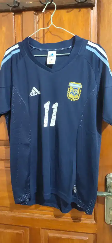 WTS JERSEY ARGENTINA AWAY 2002 SIZE M NAME SET VERON
