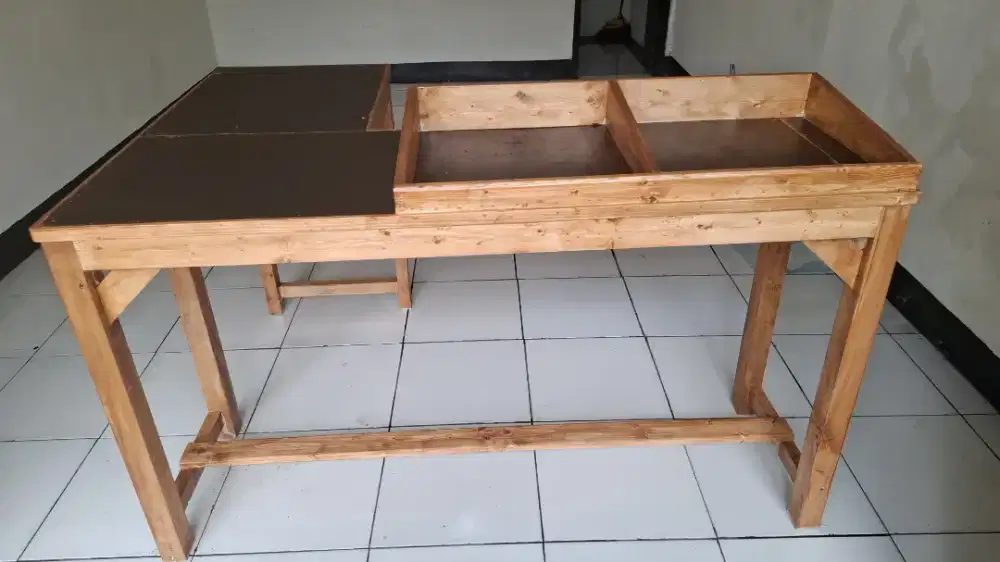Meja Jualan Telur