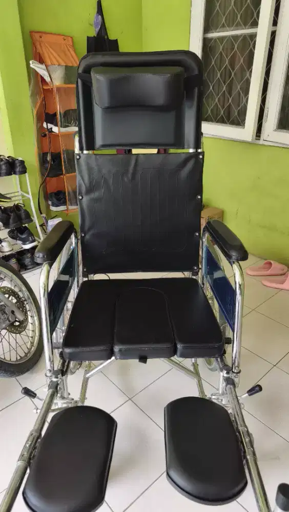 Kursi untuk  penderita stroke + dudukan toilet