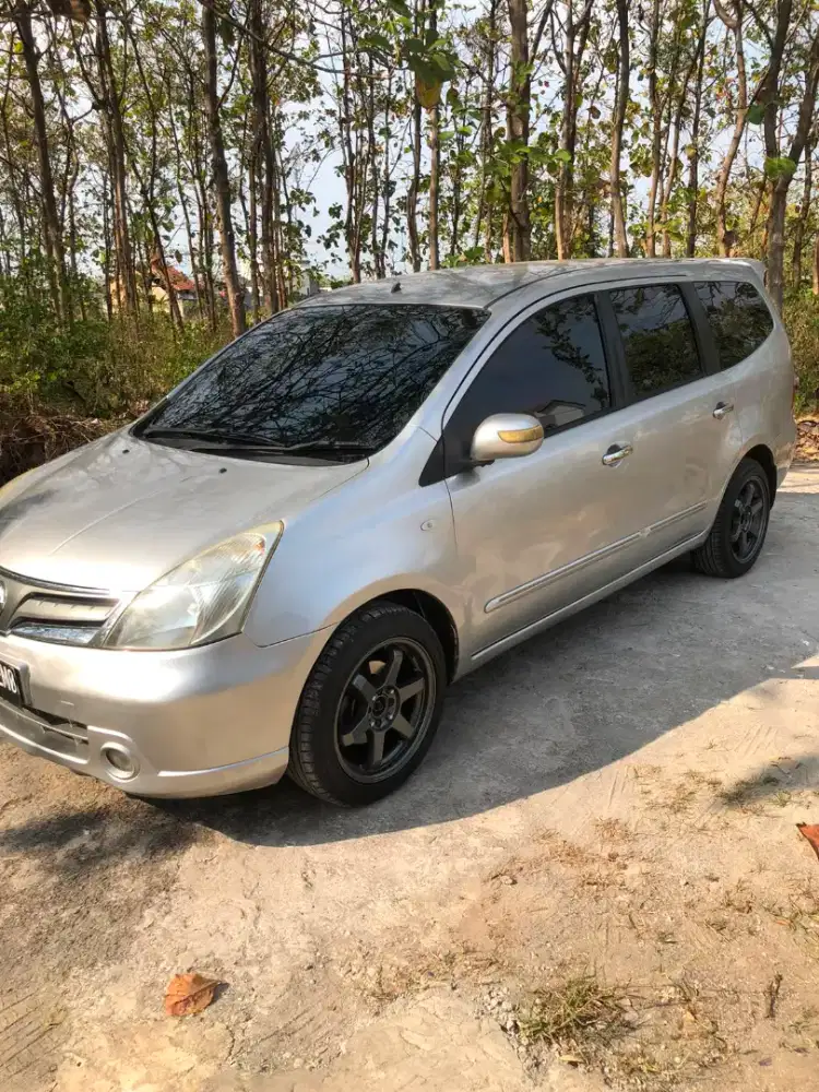 Nissan Grand livina 2011 Bensin