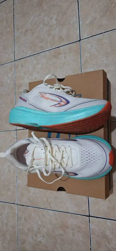 Sepatu Lari 910 Nineten Size 42 Original Mulus Like New