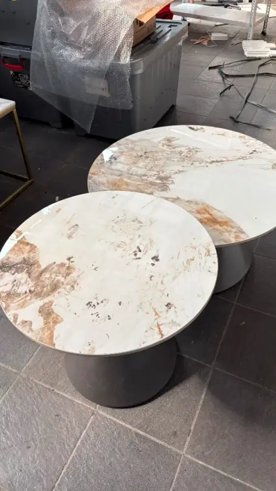 Meja keramik besar kecil