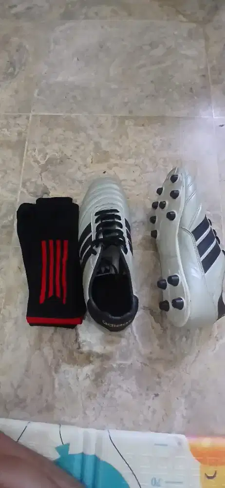 Sepatu Bola ( Lapangan Besar dan Mini Soccer)