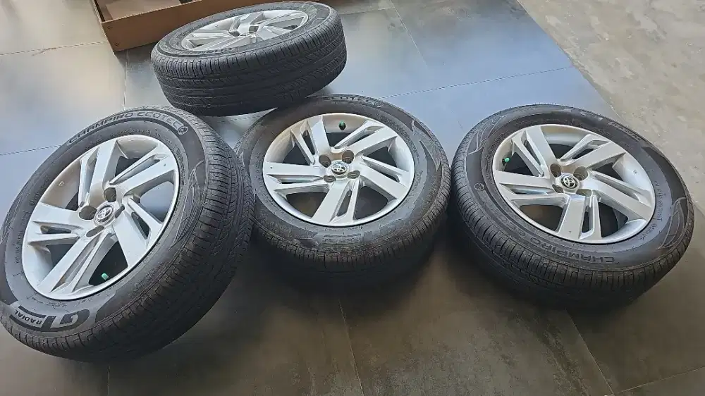 Velg mobil Toyota Raize - laku berapa ?