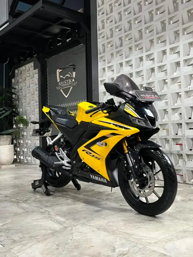 YAMAHA R15 V3 2019 - Chintia Mustika