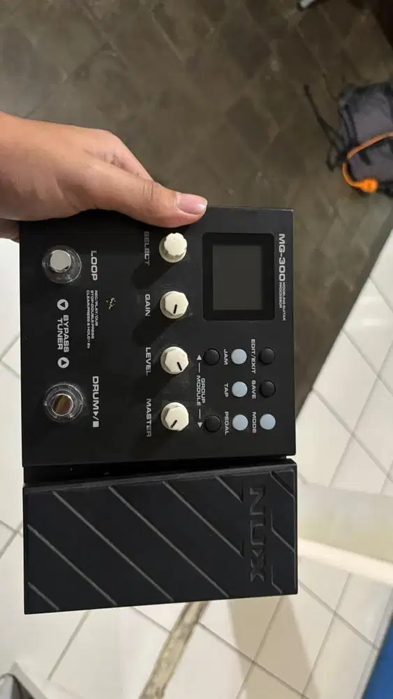 Efek Gitar Nux MG-300 Multi Effect