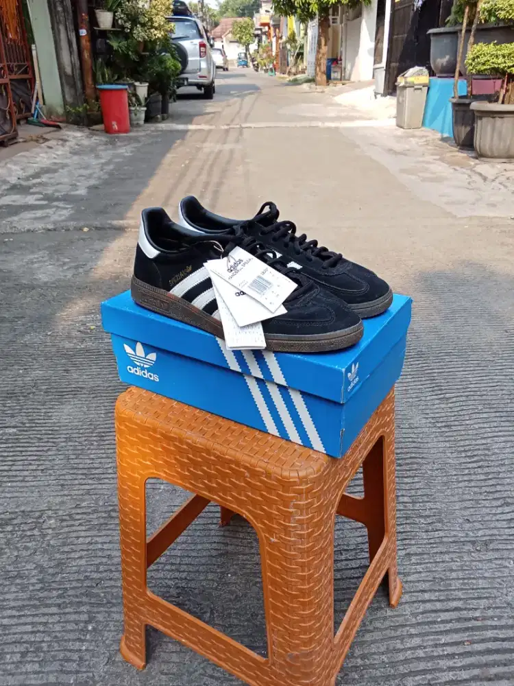 Sepatu handball spezial