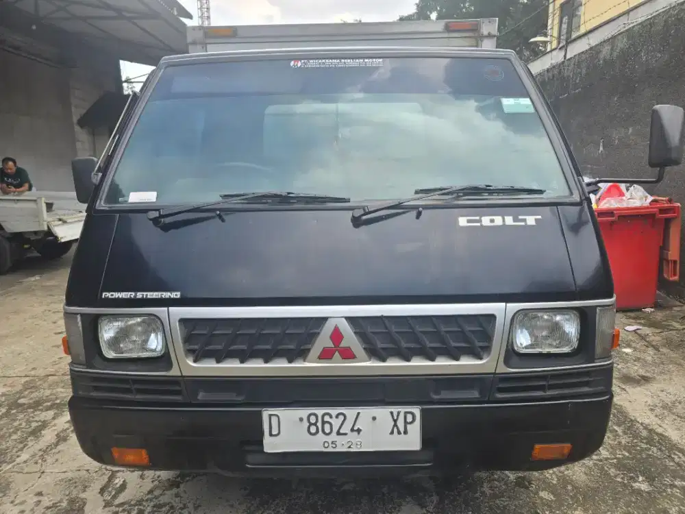 L300 Box km terbilang rendah full ori no avlas kondisi bagus sekali