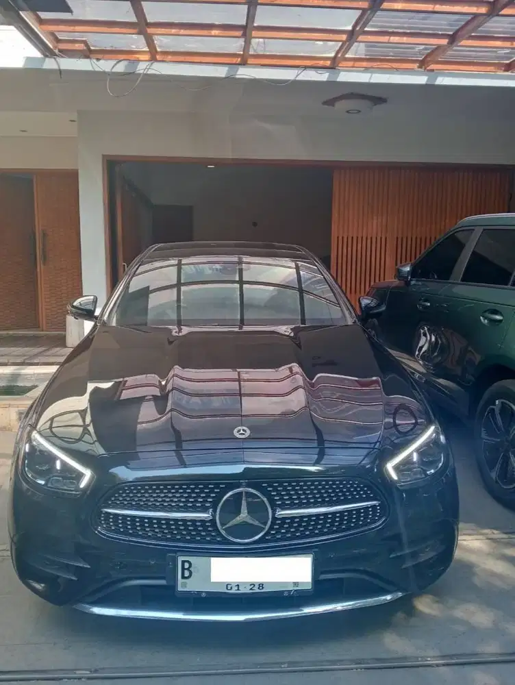 Mercedes-Benz E-Class E 300 AT 2022 Hitam