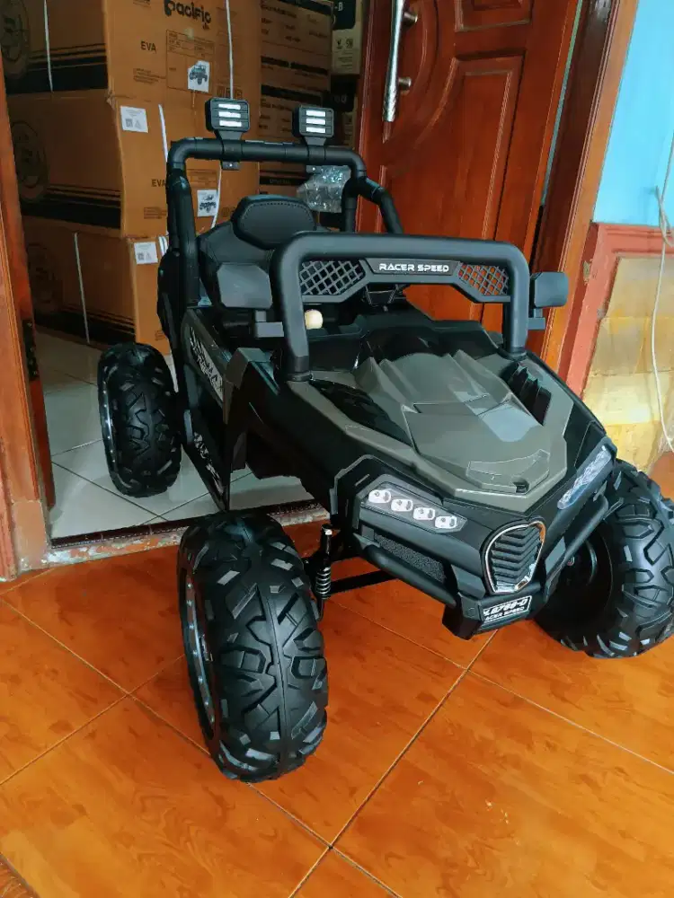 MOBIL AKI ANAK REMOTE JEEP BAN KARET