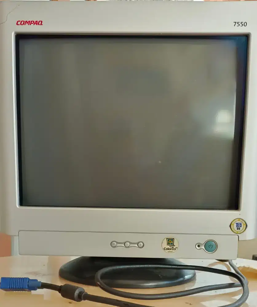 Monitor jenis tabung merek Compaq 7550