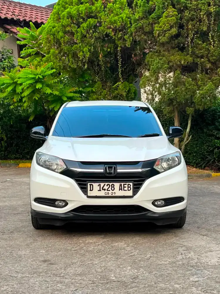 Dijual mobil honda hrv e cvt 2016