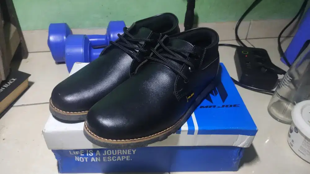 Sepatu Semi-boots, MR. JOE. Size 40.