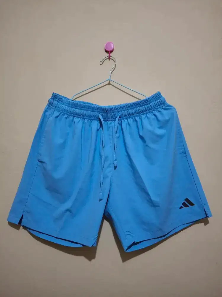 Celana pendek running adidas