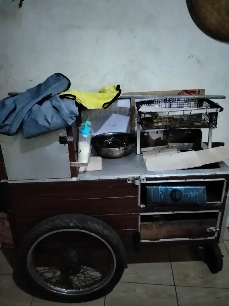 Di jual gerobak bekas cilor