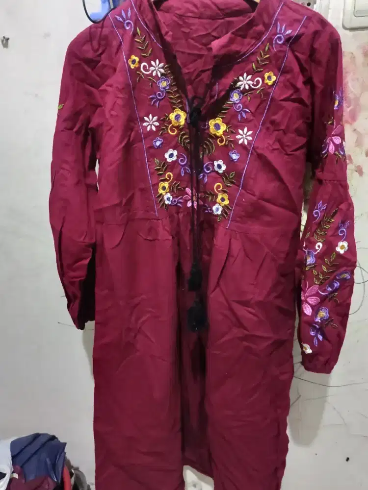 Dijual karna mau pindahan (mutasi) dijual 2 tunik gratis rok pink