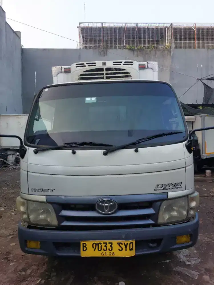 Toyota Dyna 110 ST engkel box freezer th2012 pendingin beku mobil siap
