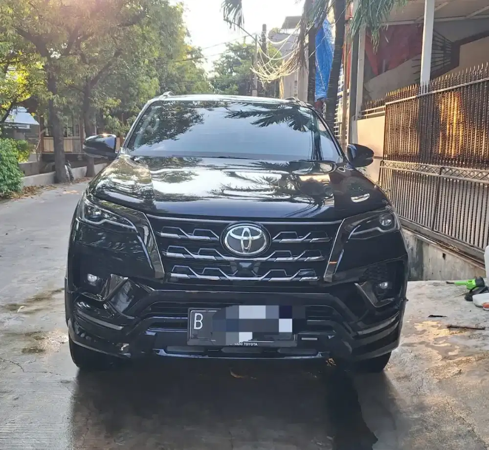 TOYOTA FORTUNER 2.4 VRZ AT GR WARNA HITAM  TAHUN 2021