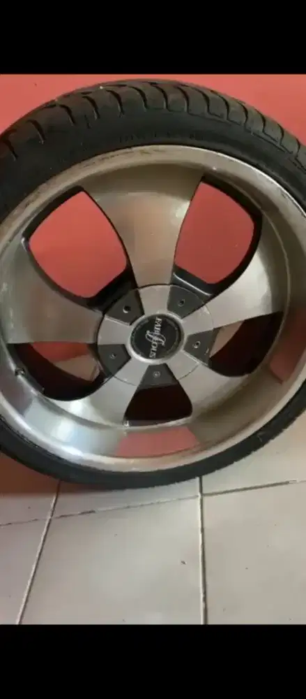 Jual vlang ring 20   lubang 10  sama banyak ada 4 biji