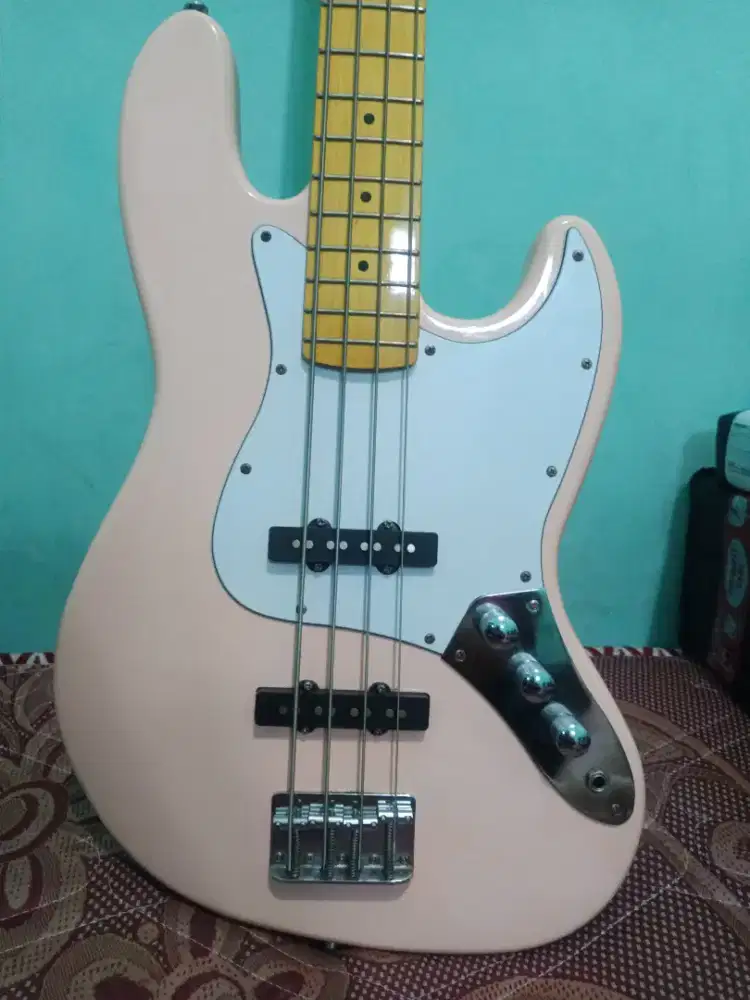 Bass scorpion deluxe SJ-200
