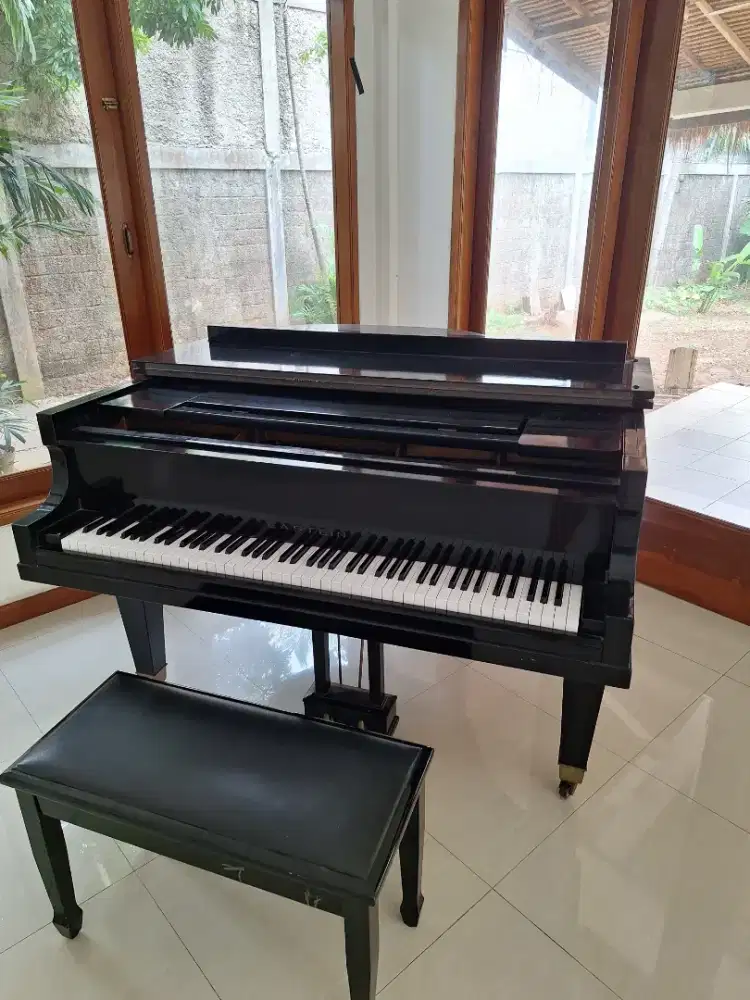 Grand Piano EASTEIN Baby Grand