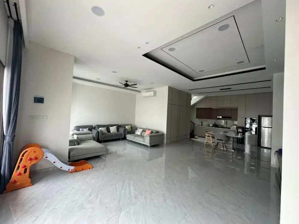 Dijual Rumah 3.5 Lantai di Bojong Indah. Siap Huni Rapih
