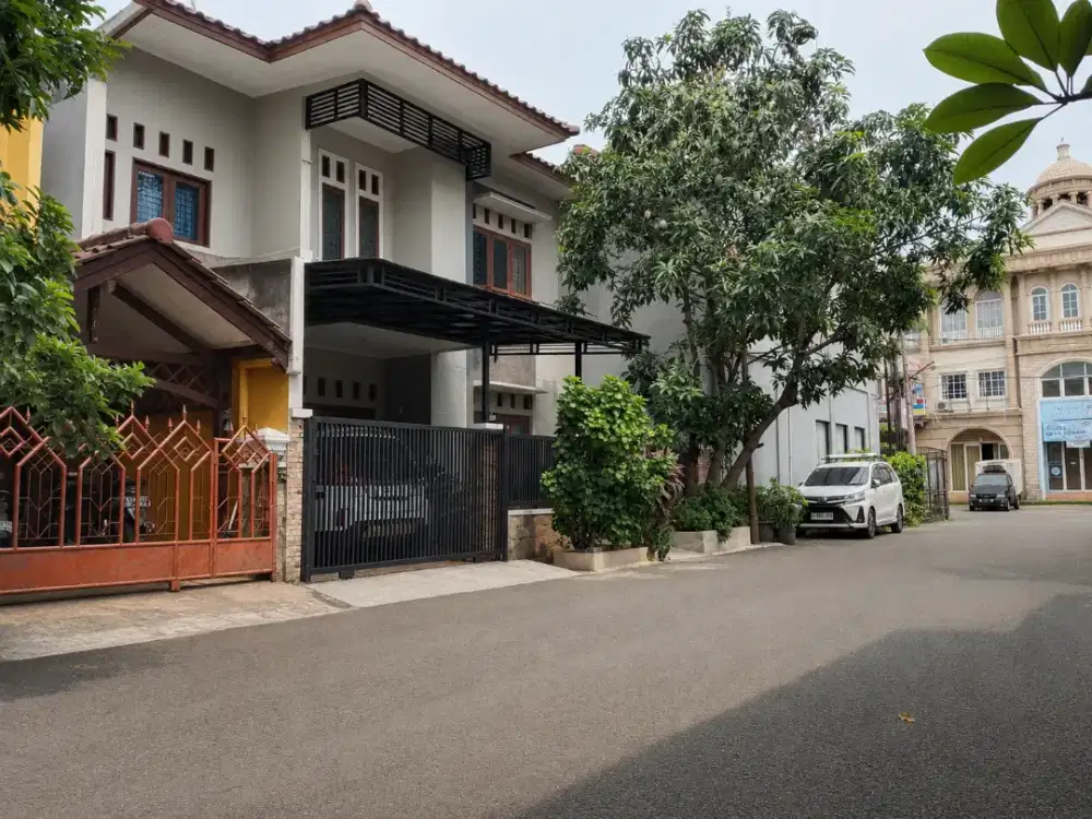 Dijual Rumah Mewah Semi Furnish Galaxy Kota Bekasi