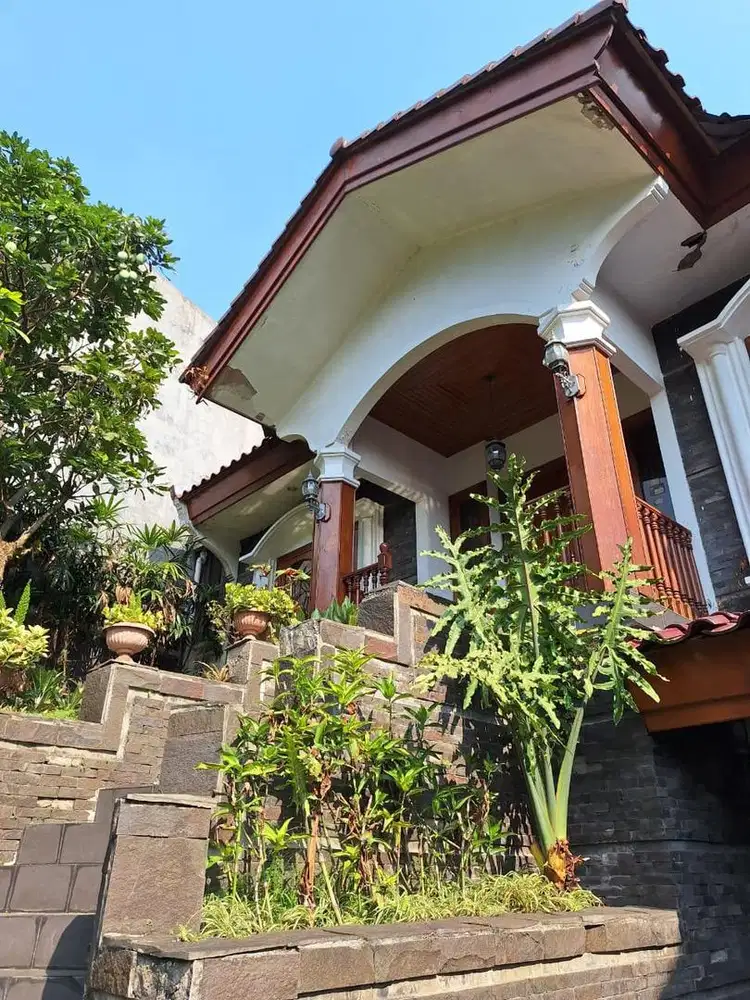 Rumah Semi Furnished, sayap Dago