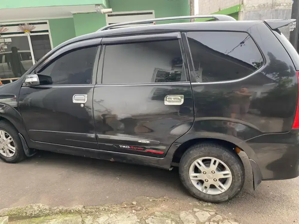 Daihatsu Xenia deluxe 1.3 Tahun 2011.