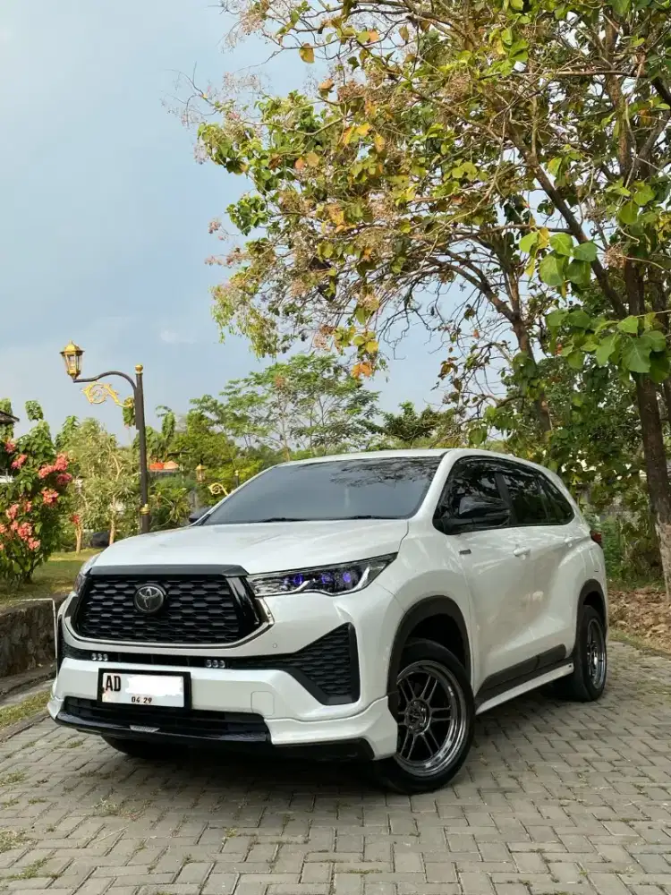 Innova Zenix V Hybrid modelista istimewa