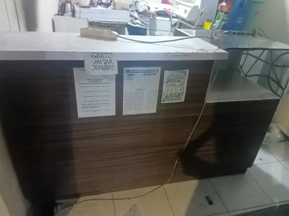 meja kasir kayu