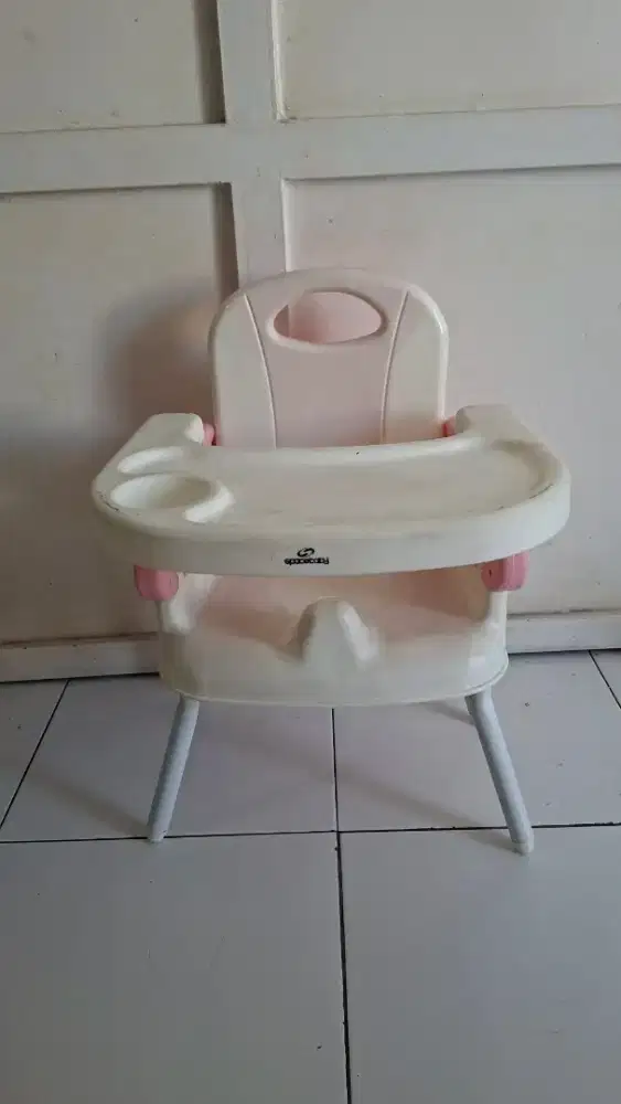 Jual meja makan bayi.