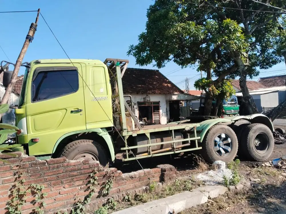 Head Trailer Hino FM260TI 2013